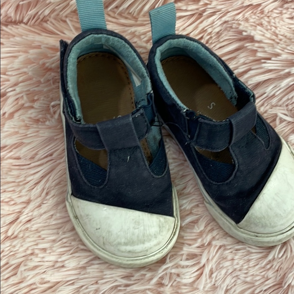 Used toms shoes size 5